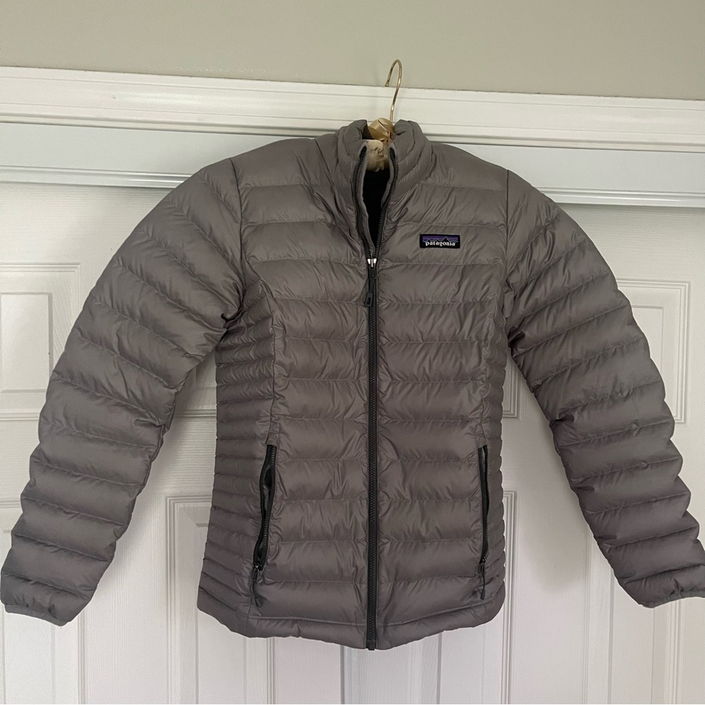 XS Patagonia Women’s Down Sweater Feather Gray